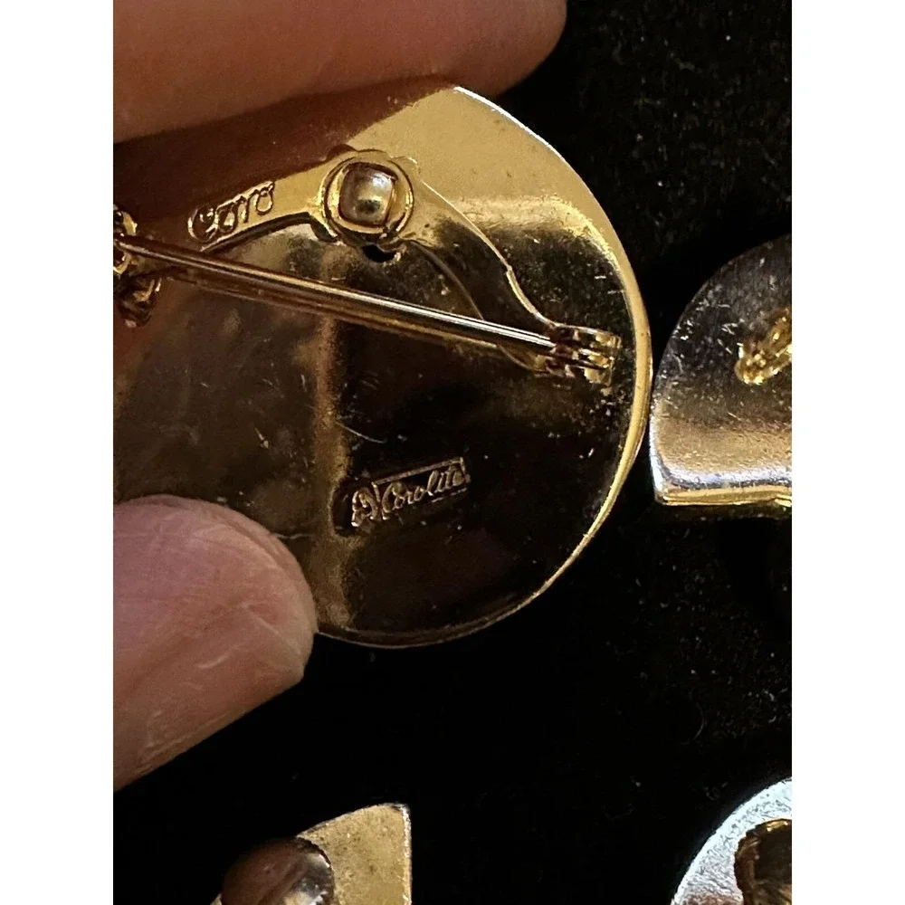 Art Deco Corolite Pegasus Coro Pin & Earrings Set‎ Gold Shell Fan Design